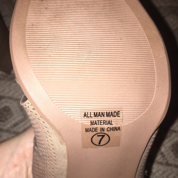 Heels - Picture 4 of 4